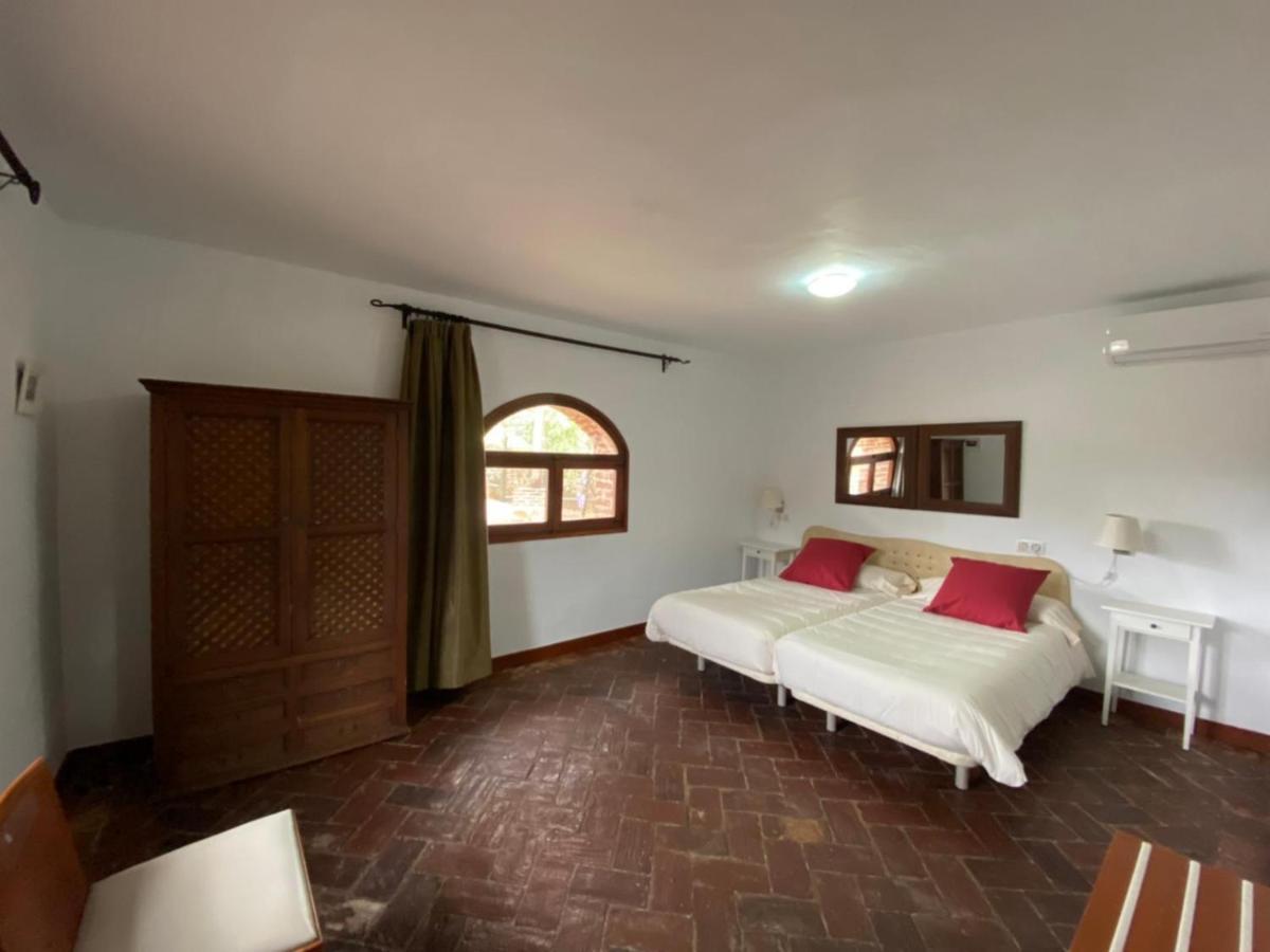 Casas Rurales Monasterio De Rocamador Almendral Esterno foto