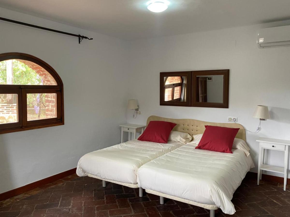 Casas Rurales Monasterio De Rocamador Almendral Esterno foto