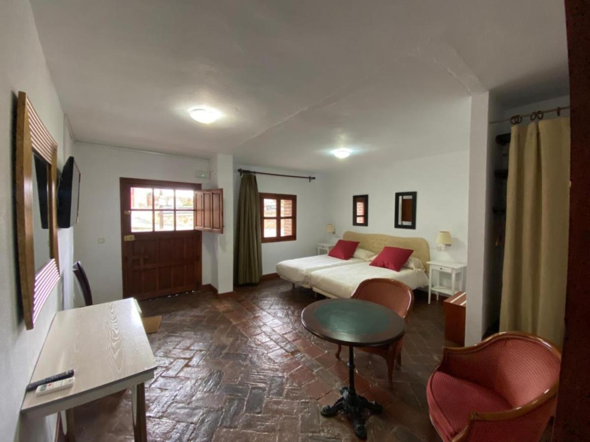 Casas Rurales Monasterio De Rocamador Almendral Esterno foto
