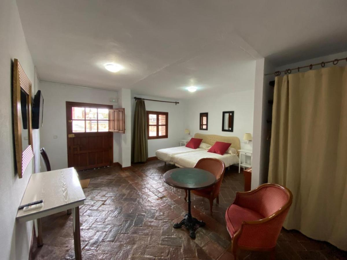 Casas Rurales Monasterio De Rocamador Almendral Esterno foto